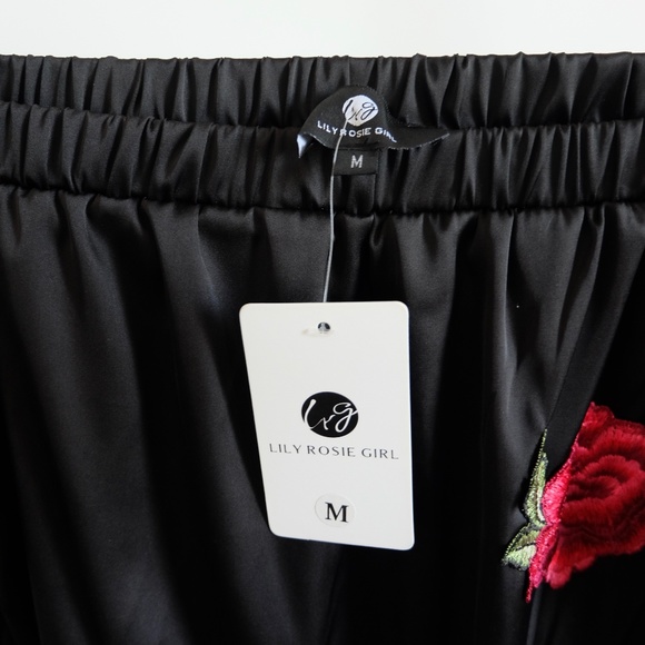 Off shoulder satin dress with rose appliqués - Picture 4 of 4